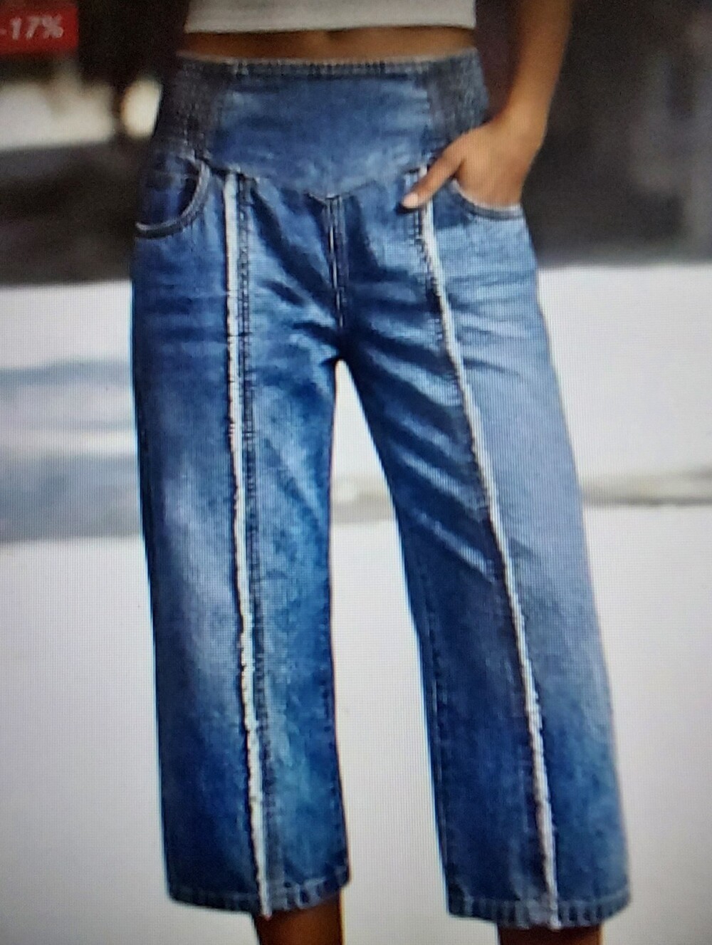 High-Rise Cropped Wide-Leg Frayed Seam Capri Jeans in Faded Stretch Denim. XL/16
